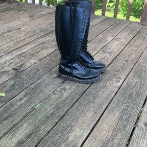 Doc Martens 20 eyelet boot